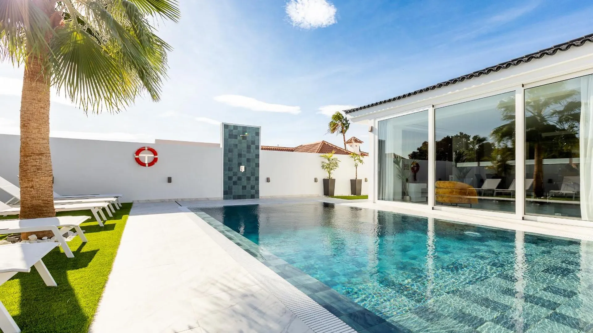 度假居 Villa Nicole Wifi, Gym, Heated Pool 卡亚俄萨尔瓦赫