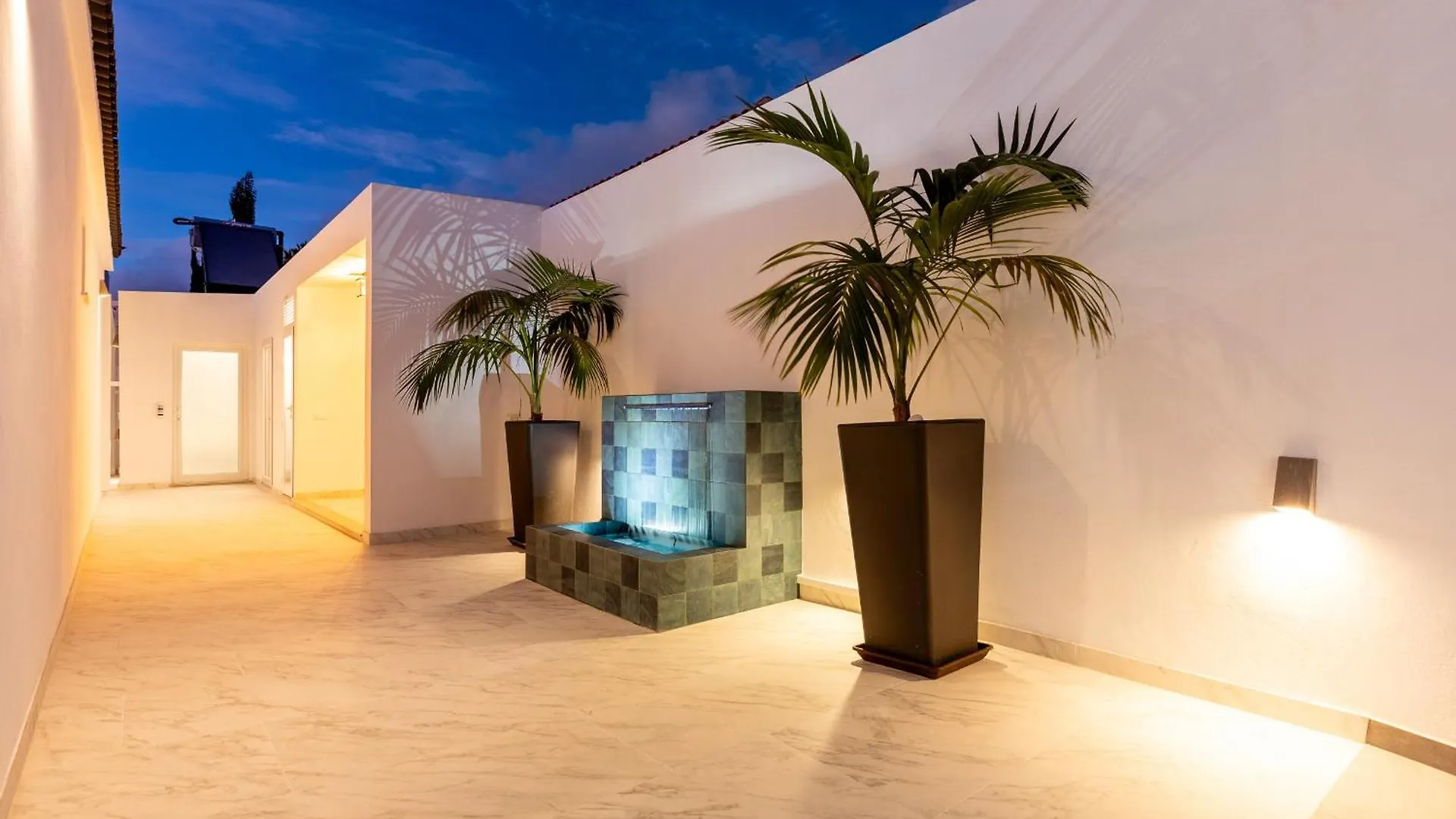 度假居 Villa Nicole Wifi, Gym, Heated Pool 卡亚俄萨尔瓦赫